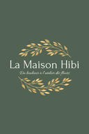 Logo de La Maison Hibi et menu de navigation incluant les catégories boutique,"qui suis-je? , mes valeurs, demande spéciale, contact et FAQ."